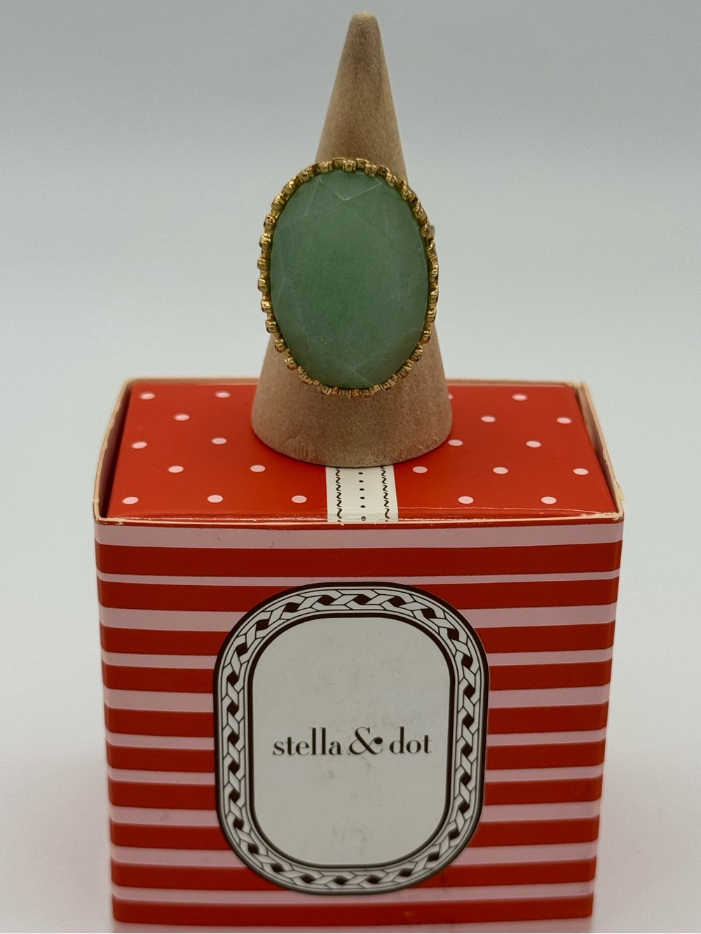 Stella & Dot Camilla ring Gold-Tone Ring Green Oval Stone adjustable